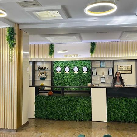 Hotel Yaky Center Pitesti Ngoại thất bức ảnh