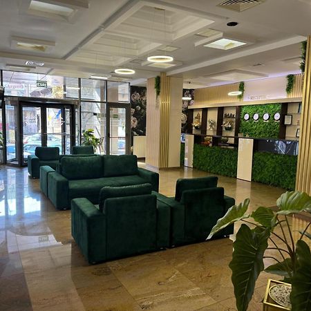 Hotel Yaky Center Pitesti Ngoại thất bức ảnh