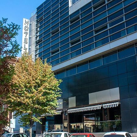 Hotel Yaky Center Pitesti Ngoại thất bức ảnh