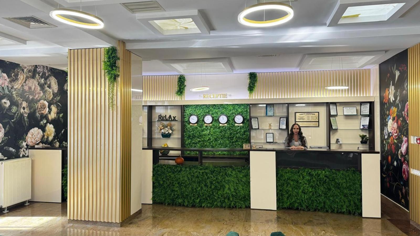 Hotel Yaky Center Pitesti Ngoại thất bức ảnh